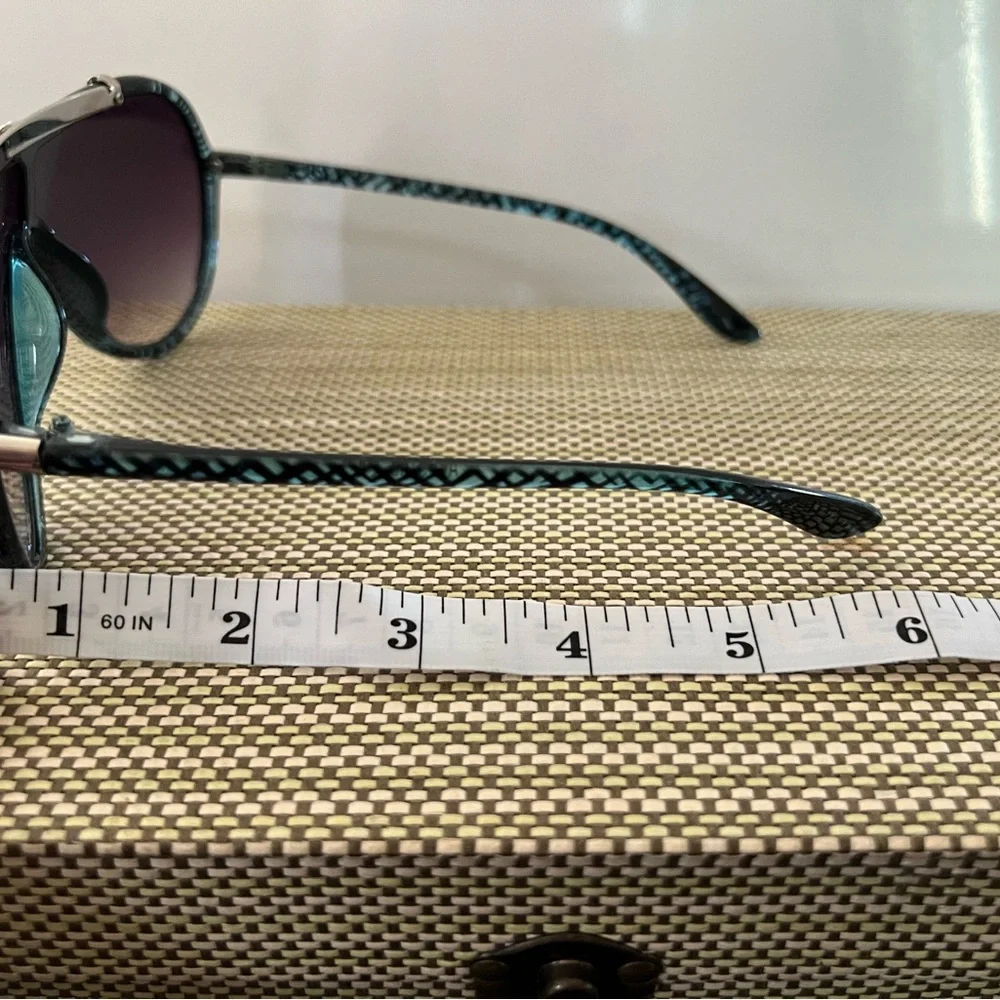 Sunglasses - Picture 3 of 4